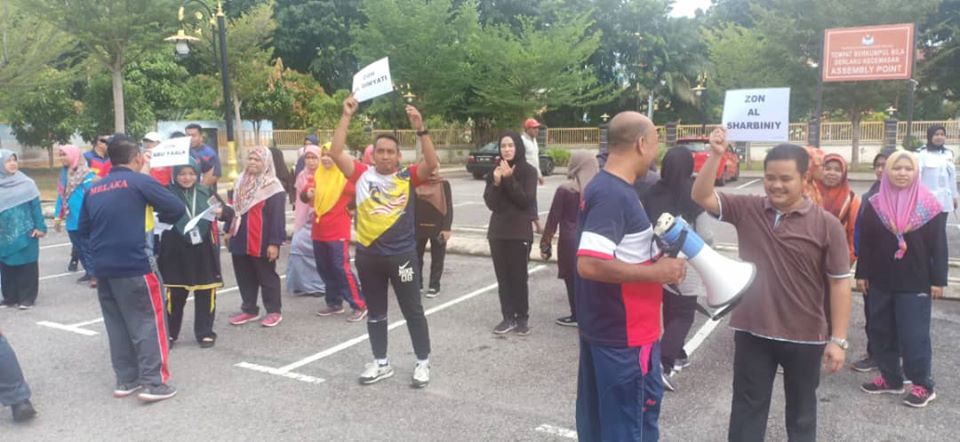 Latihan Kebakaran dan Demonstrasi Memadam Api