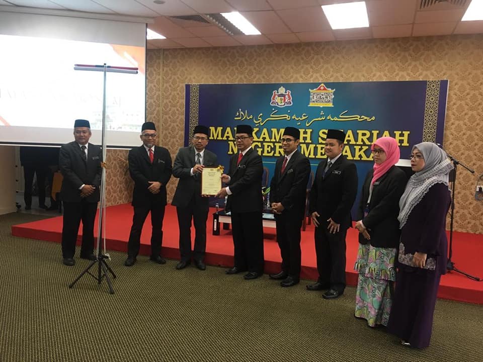 Majlis Penyampaian Sijil Halal Kepada Sari Unggul Enterprise Kafetaria MSNM