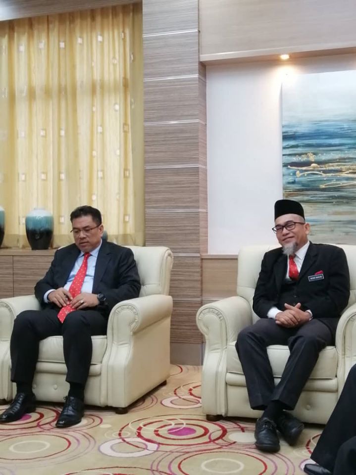 Kunjungan Hormat Ketua Hakim Syarie Dan Pegawai Mahkamah Syariah Negeri Melaka Kepada Ketua Menteri Melaka
