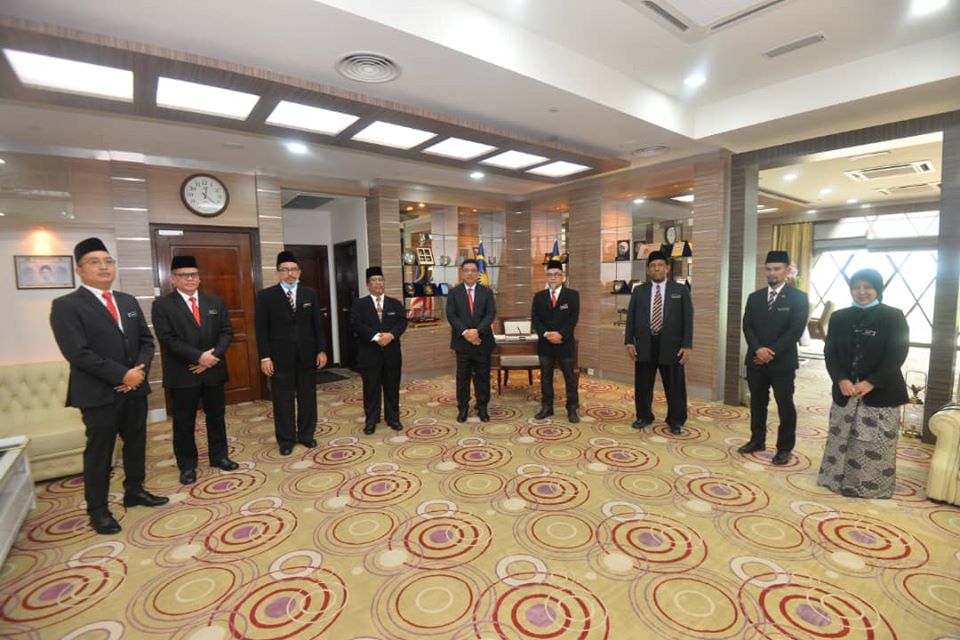 Kunjungan Hormat Ketua Hakim Syarie Dan Pegawai Mahkamah Syariah Negeri Melaka Kepada Ketua Menteri Melaka