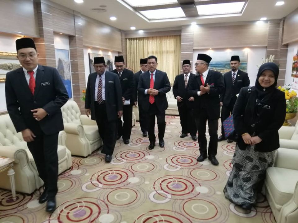 Kunjungan Hormat Ketua Hakim Syarie Dan Pegawai Mahkamah Syariah Negeri Melaka Kepada Ketua Menteri Melaka