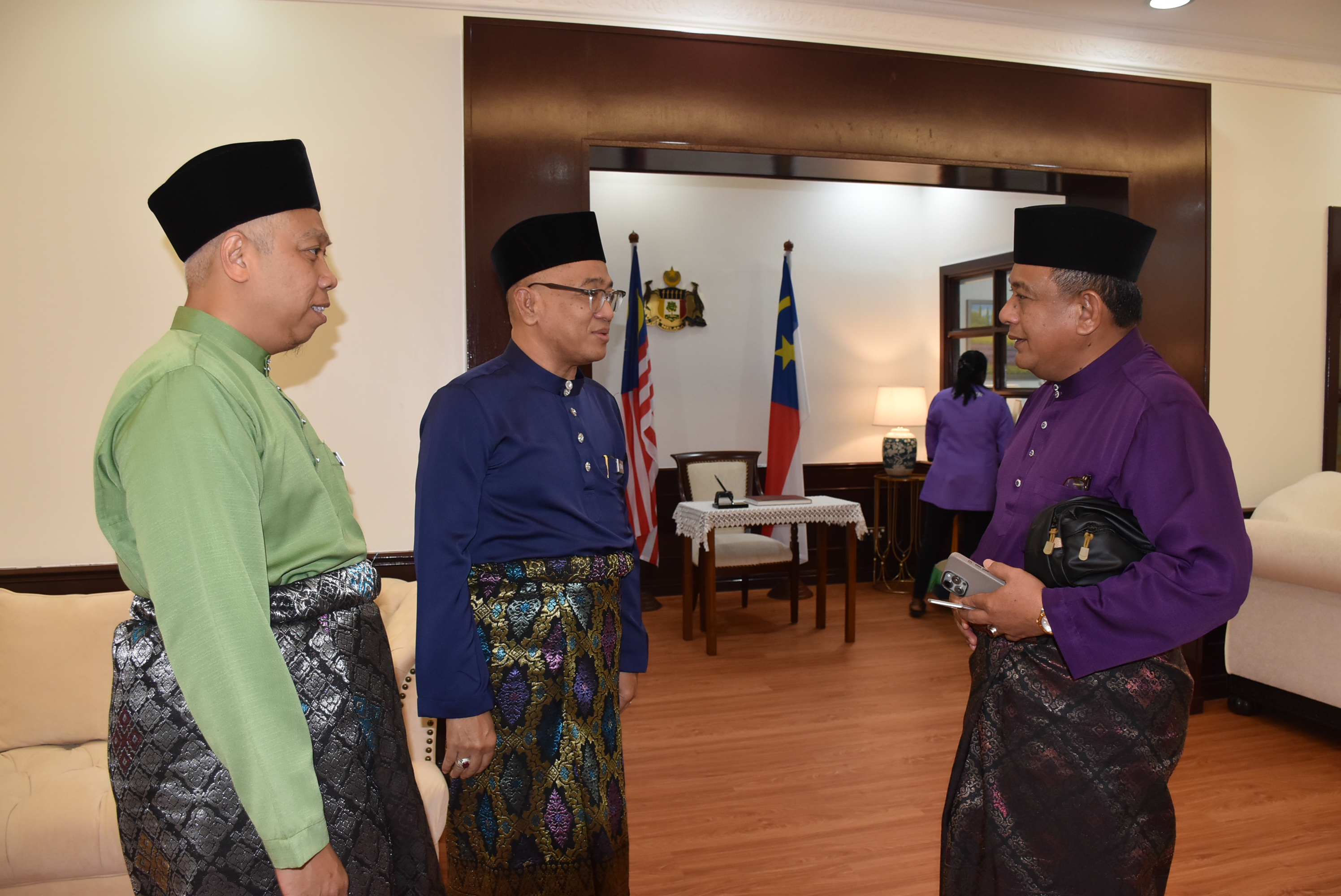 Kunjung Hormat KHS MSNM Ke Atas YB SUK Negeri Melaka