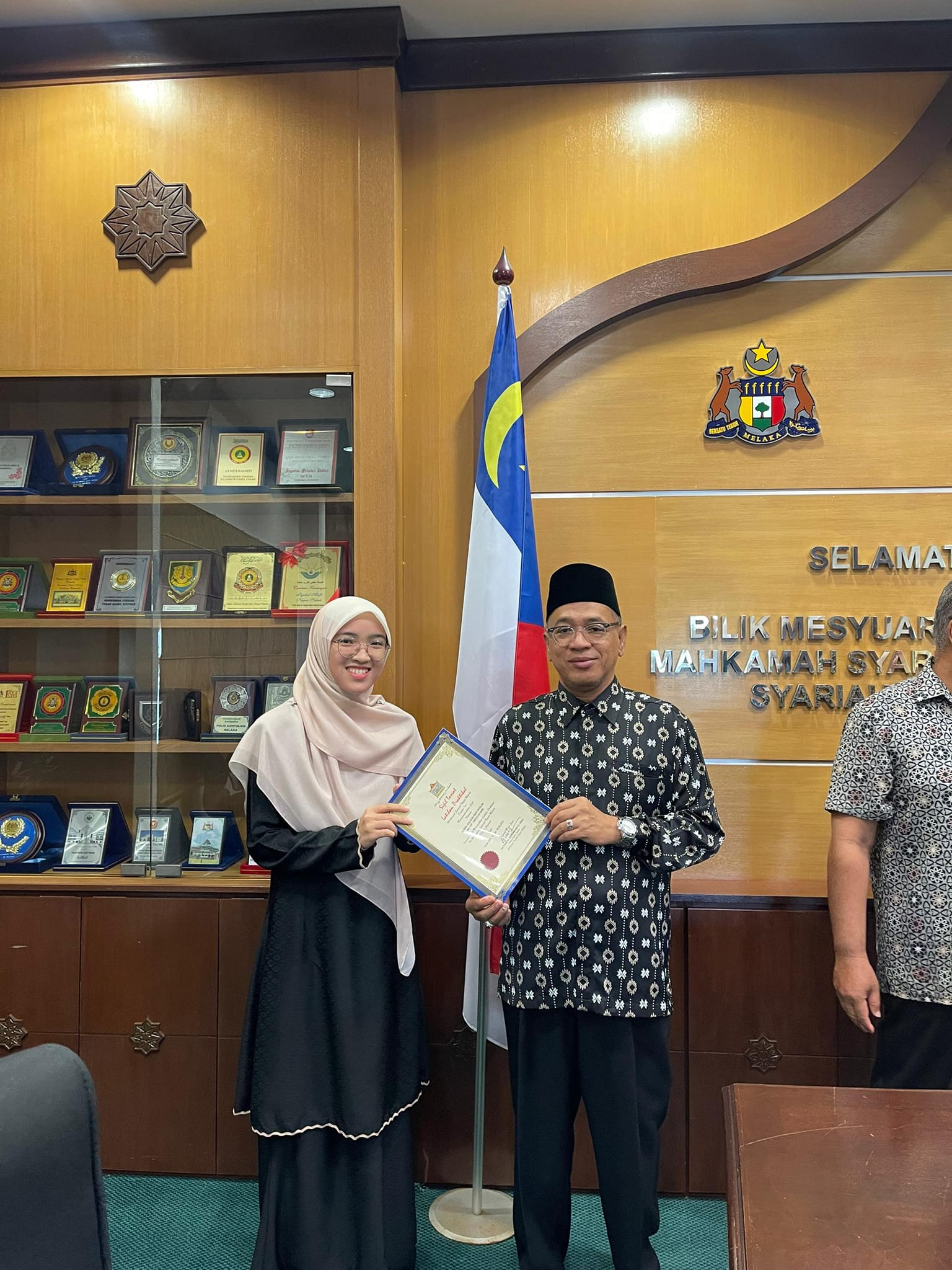 PELAJAR TAMAT LATIHAN PRAKTIKAL DI MAHKAMAH SYARIAH NEGERI MELAKA DIRAIKAN OLEH KHS MSNM