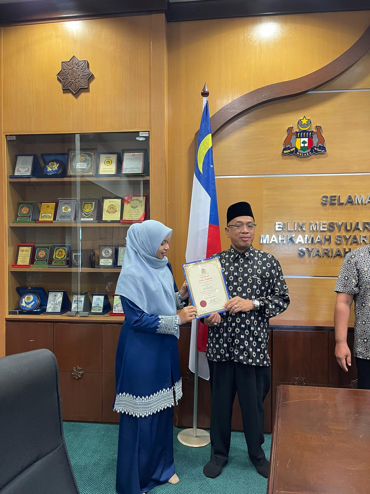 PELAJAR TAMAT LATIHAN PRAKTIKAL DI MAHKAMAH SYARIAH NEGERI MELAKA DIRAIKAN OLEH KHS MSNM