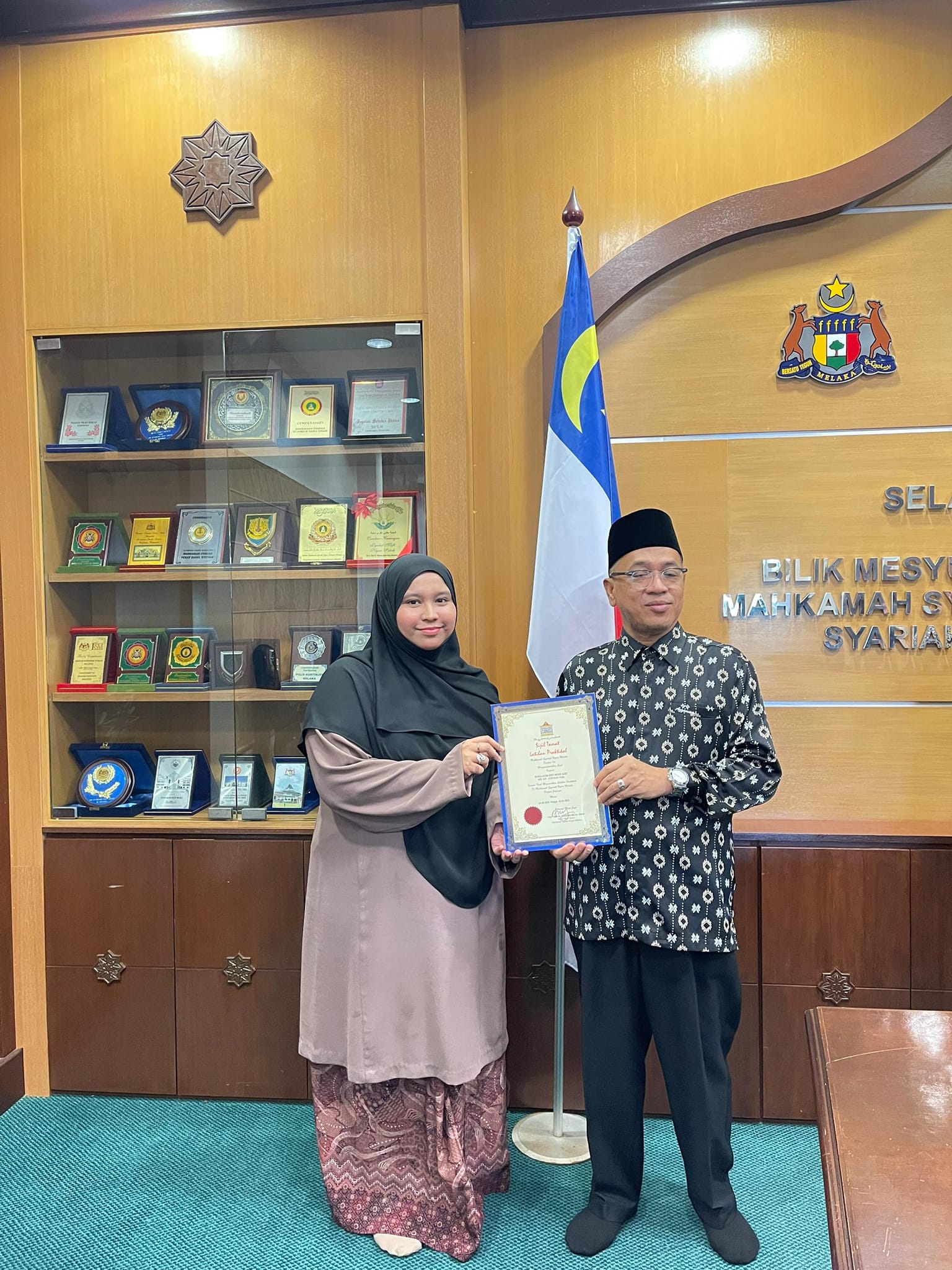 PELAJAR TAMAT LATIHAN PRAKTIKAL DI MAHKAMAH SYARIAH NEGERI MELAKA DIRAIKAN OLEH KHS MSNM