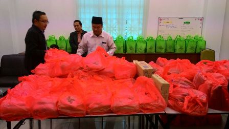 Sumbangan Ikhlas Warga MSNM Untuk Golongan Fakir Sempena Bulan Ramadhan 2015/1436H Sumbangan Ikhlas Warga MSNM Untuk Golongan Fakir Sempena Bulan Ramadhan 2015/1436H