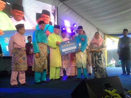 Ketua Pengarah Jabatan Kehakiman Syariah  Malaysia Dianugerahkan Sebagai Tokoh Maal Hijrah 1437H 